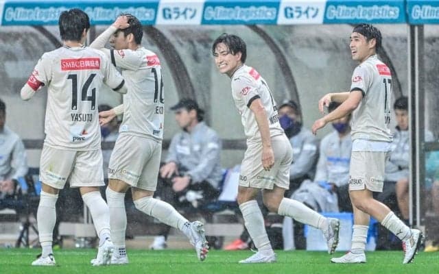 川崎、前節と同じメンバー構成で福岡に3-1快勝！ 視界すら阻む大雨も、敵将は「スリッピーになると技術の差が」と脱帽…登里が6年ぶりゴールなど全得点に絡む