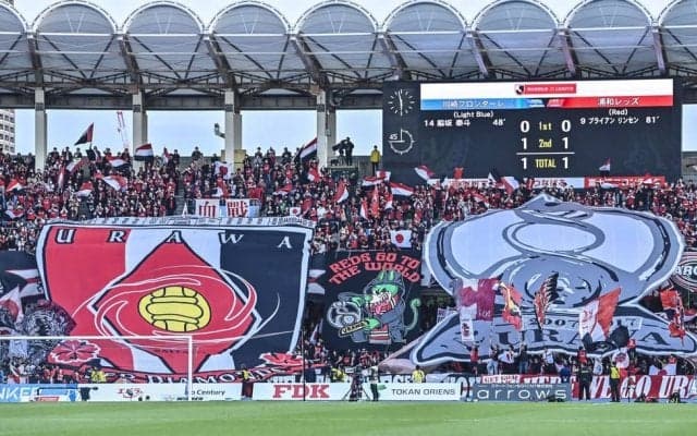 「サウジアラビアでここまでできるの流石」浦和レッズサポーターがACL決勝の現地観客席を巨大フラッグなどで埋め尽くす！ 圧巻光景をACL公式が映し出す