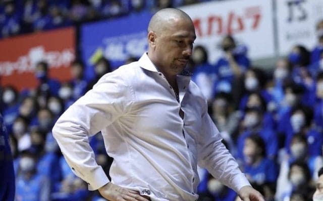 島根のポール・ヘナレHCが1試合の出場停止処分…栗野譲AC兼通訳がHC代行に