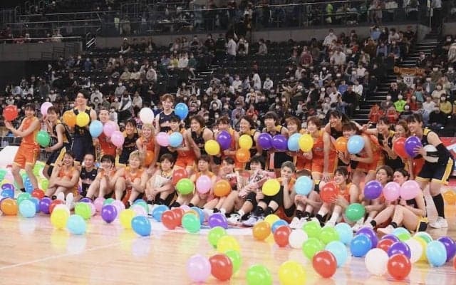 懐かしの“モジモジくん”や話題の“ペッパーミルパフォ”…Wリーグがオールスターで今季を締めくくる