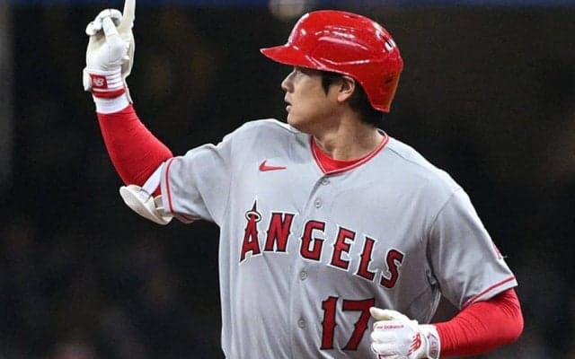 【MLB】大谷翔平の驚弾に「凄すぎて引いてる」　うつむく指揮官は「やべーこいつって思ってそう」