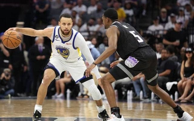 キングスとの第7戦で圧巻の50得点を奪ったカリー「僕らはオッズに逆らっているんだ」