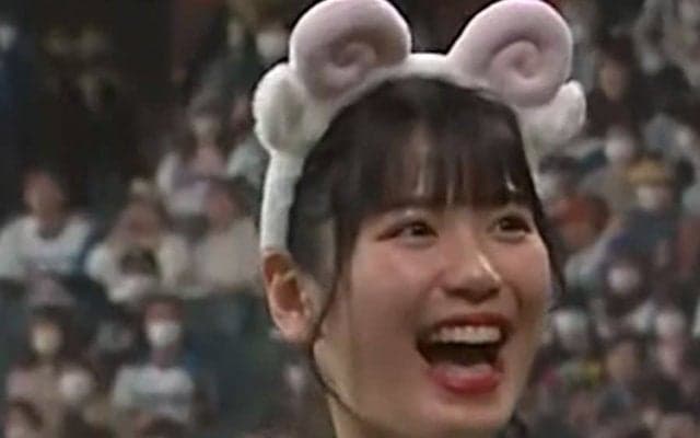 “きつね”エースのひつじ耳が「めっちゃかわいい」　お腹チラリの新パフォ「癒される」