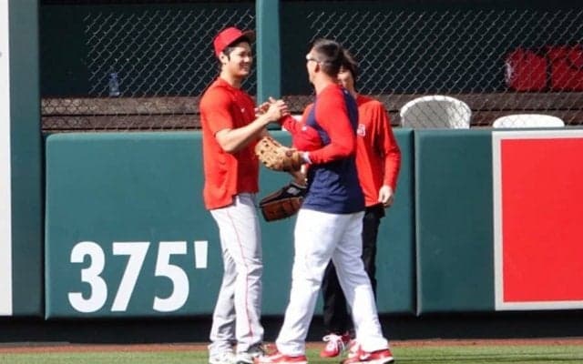 【MLB】大谷翔平＆ヌートバーが再会　世界一から1か月半…ダッシュで駆け寄り談笑