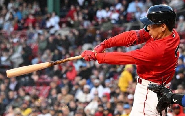 【MLB】吉田正尚、5号ソロで12試合連続安打　打たれた菊池雄星がっくり…豪快弾に本拠地熱狂