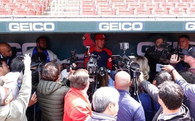 【MLB】ヌートバーに報道陣殺到で米仰天「日本で人気」　50人に囲まれ「オオタニについて語る」
