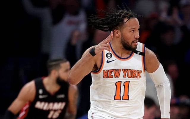 高確率で長距離砲を射抜いたニックス…試合終盤にヒートを振り払い1勝1敗のタイに戻す