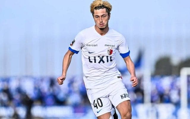 「ダイレクトゴラッソ」鹿島FW鈴木優磨が、相手のクリアをカットすると同時にダイレクトで放った「ミドル決勝ゴール」が話題に！「いつ見ても飛距離えぐい」の声