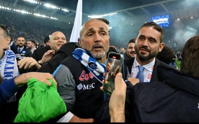 スパレッティがナポリを33年ぶりスクデットに導く！　「サポーターが喜ぶ姿は最大の感動」