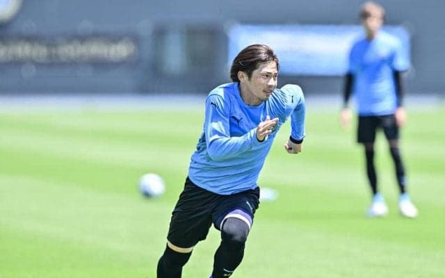 川崎MF瀬川祐輔の取材中に田邉秀斗が隣に乱入⁉ 思い切って田邉について聞いてみると……川崎のチームの雰囲気が伝わる一コマ【麻生G現場コラム】