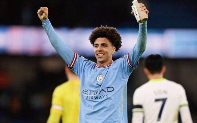 シティが18歳リコ・ルイスと契約延長目前！　ウォーカーも絶賛するポリバレント性 「とても頭が良い」