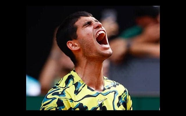  アルカラス20歳に 功績で祝福 