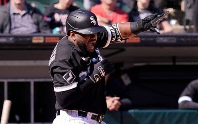 【MLB】サヨナラ死球のはずが…宙を舞うバット　まさかの結末に失望の声「わざと負ける方法」