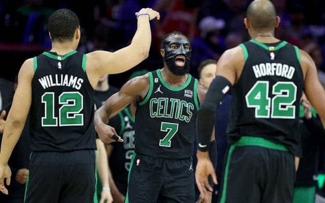 要所で“3点プレー”を連発したブラウン…セルティックスが敵地でシクサーズを撃破