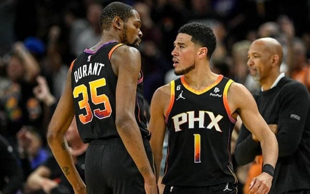 ブッカー&デュラントで計86得点の大暴れ…サンズがホームでナゲッツを下し1勝を返す