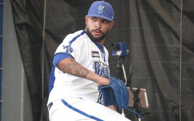 DeNAがエスコバーを抹消…今季9試合で防御率15.63　ヤクルトは侍左腕・高橋を外す　6日の公示