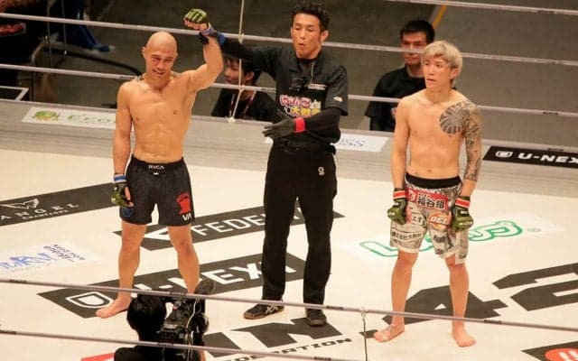 【RIZIN.42】山本アーセン、3年ぶり復帰戦Vで大号泣　リングサイドの母・美憂と抱き合う