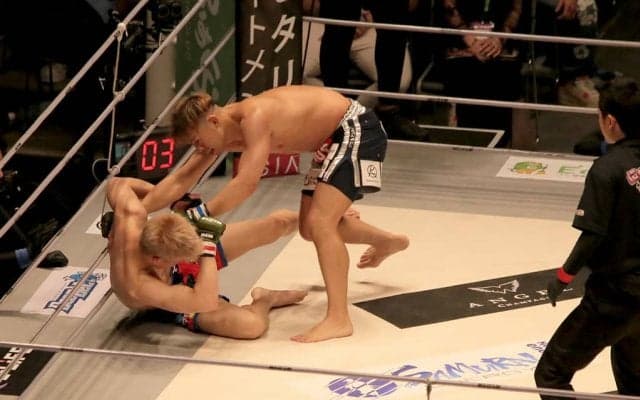 【RIZIN.42】キングカズ次男・三浦孝太、デビュー3戦目で涙の初黒星　YA-MANの“強烈”ラッシュに崩れ落ちる