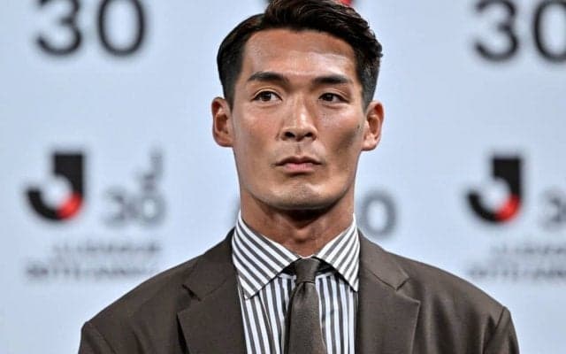 「着こなしや仕草も素晴らしい」槙野智章氏が人気モデルとの「女性ファッション誌の撮影姿」公開！「完全にアウェイな撮影のはずが」と、舞台裏も明かされる