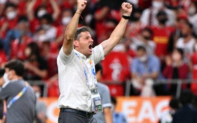 「誇りに思う」浦和の見事なACL制覇、決勝まで導いたリカルド監督もスタンド観戦にファン感謝「リカさんのおかげ」「最高の舞台をありがとう」