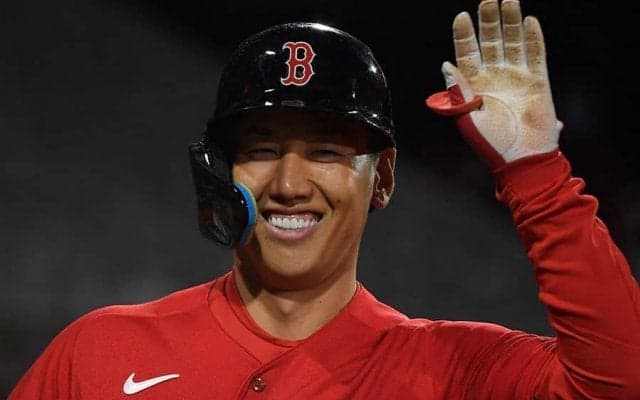 【MLB】吉田正尚、憧れハーパーと対面に感激　サイン入りバットもらい「宝物にします」