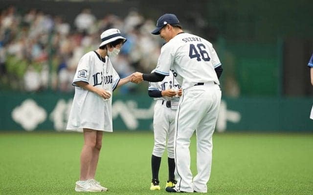 子どもたちが選手を守備位置でお出迎え　西武が「SEED スターティングキッズ」実施