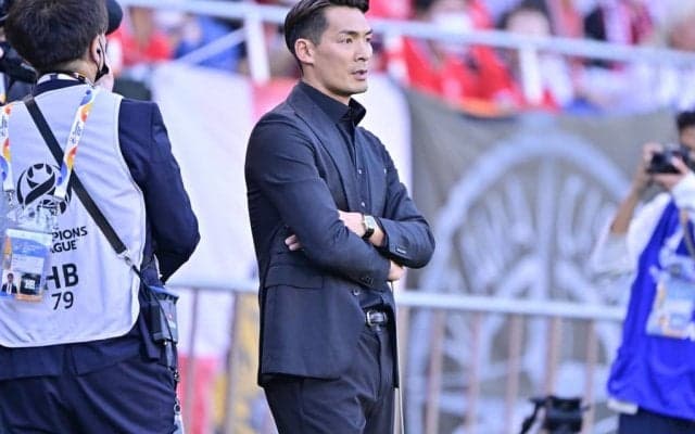 「激アツ。泣かせるじゃねーか！」槙野智章氏の浦和ACL決勝戦での“男気行動”が、「やっぱり熱い漢だよ」と称賛！「持参してきた僕の宝物」に加え、「ラムネあるの可愛い笑」の声も