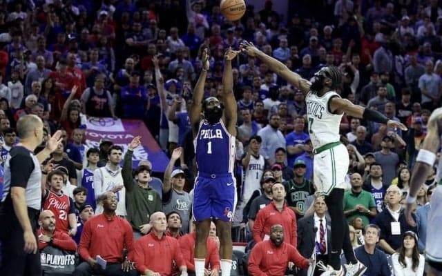 シクサーズがOTの末セルティックスに辛勝…ハーデンが42得点を挙げてシリーズをタイに