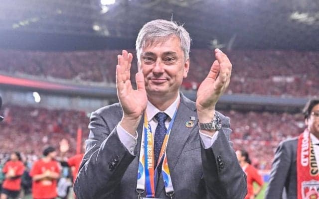 「これ本当に泣くわ…」浦和のACL優勝後の「ロッカールーム映像」公開で、スコルジャ監督の「リカへの感謝の言葉が自然に出てくるとこが素敵」と話題に！「素晴らしい監督」などの声