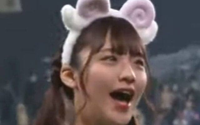 チラ見せお腹“ポンポン”が「断トツで可愛い」　近すぎチアにファン興奮「瞳キラキラ」