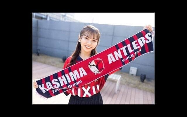 ゴール裏でチャントを歌うアイドル、元NMB48磯佳奈江の溢れる鹿島アントラーズ愛「物心がついた時にはゴール裏にいました」