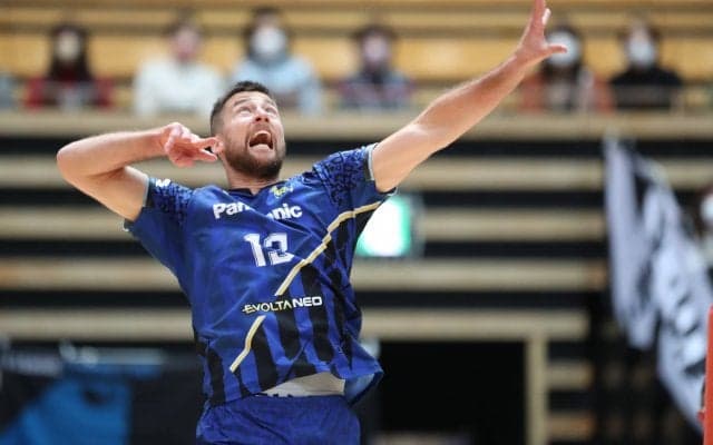 パナソニック　ミハウ・クビアクと耿鑫の退団を発表