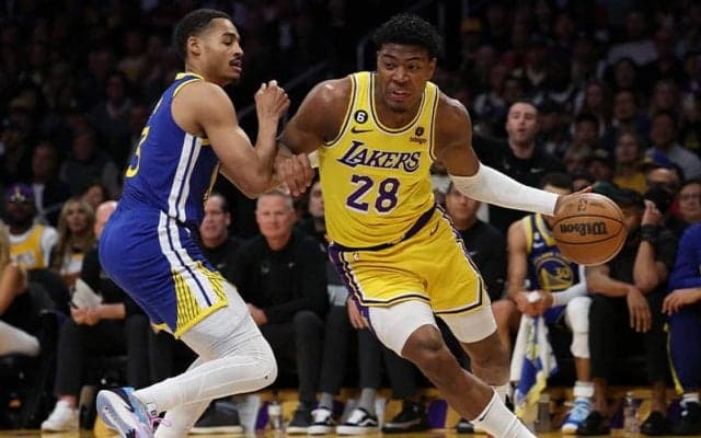 レイカーズが3勝目を挙げてシリーズ突破に王手…ロニー・ウォーカー四世が第4Qに躍動、八村塁は2得点