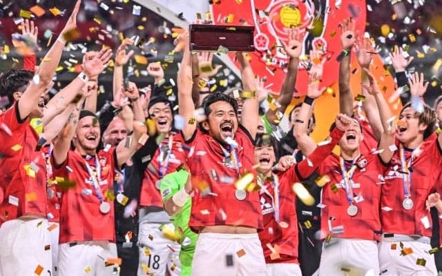 「争奪戦になりそう」浦和レッズのまさかのACL優勝記念グッズが「素晴らしいリサイクル」と大反響！「めちゃくちゃ必死に紙吹雪とったのにこんな可愛いの出るんかい」の声