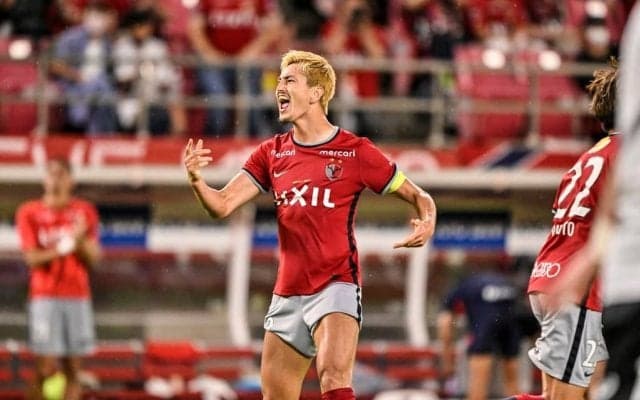 鹿島FW鈴木優磨がヒール役に「しんどいです」と本音を吐露…プロレス界“黒のカリスマ”とのガチンコ対談が他クラブのサポーターも魅了