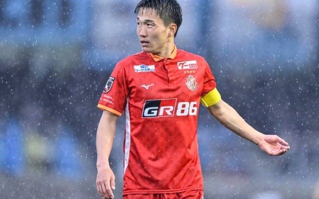 「これは胸熱。本当、勇気が出る」J1名古屋の主将MF稲垣祥が見せたゴールライン際ギリギリでの「稲垣の1ミリ」に賞賛の声！滑り込みながら体を投げ出してチームを鼓舞！