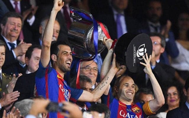 「僕にとって何よりの名誉」イニエスタが、共にバルセロナの中盤を支えた後輩・ブスケッツへメッセージ「最高だ！」