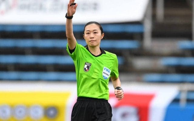 「髪型変えるだけで印象すっごく変わる」山下良美主審がアジアカップ抽選会に着物姿で登場！「凛としてらっしゃる」「美しい！」