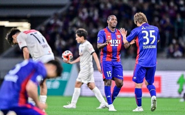 「演出が派手すぎてライブ会場かと思った」FC東京-川崎の試合前の「花火＆ドローン特別演出」が大反響！「ここだけ見に国立行きたかった」などの声