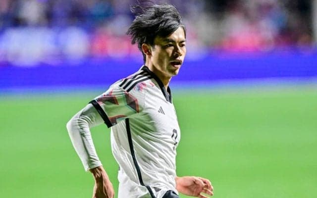 「だいぶ髪切った」三笘薫の試合前日の姿が公開されるも、ファンの視線は髪型に集中！「かなり短い」「すっげーサッパリしてる」などの声上がる
