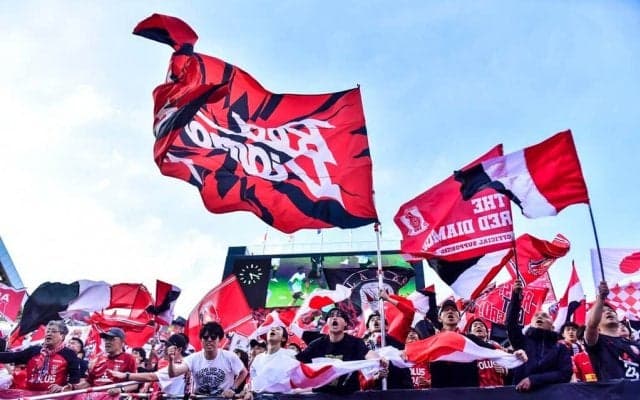 「めっちゃいい写真」モーニング娘。人気メンバー2人の「浦和レッズ観戦後の帰宅姿」が大反響！ ユニフォーム着用姿が「ウルッとくる」「エモ」など、ファンの心を掴む