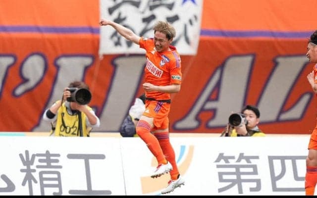 三戸のスーパーミドルで逆転の新潟が5試合ぶり勝利！先制した横浜FMは後半失速…【明治安田J1第13節】