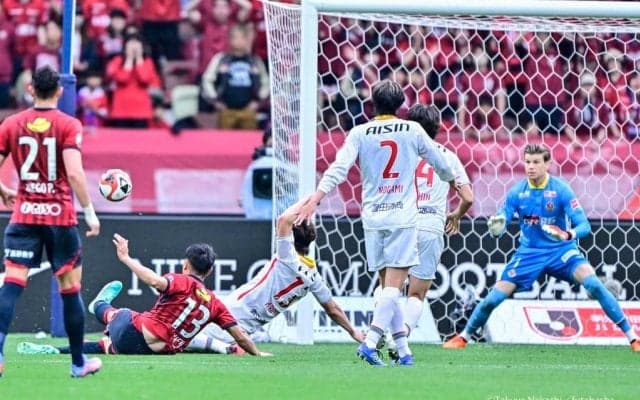 「早川の姿がマジで最高すぎる」J1鹿島FW知念慶のゴールで、鹿島GK早川の歓喜爆発ぶりにファン注目！  自陣ゴール前で「ガッツポーズもあるのめっちゃええやん」と守護神に賛辞