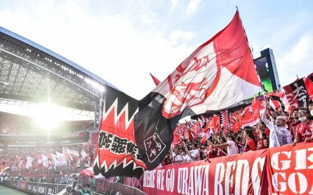 「世界に誇れる」「感激」浦和サポーターの「新旧エンブレムを並べたビジュアル」に感動の声続々！「30年の歴史を表現した」と話題の精緻デザイン