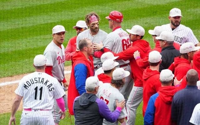 【MLB】舌を出し“挑発”が乱闘劇の「引き金になったようだ」　激怒のハーパーら退場に