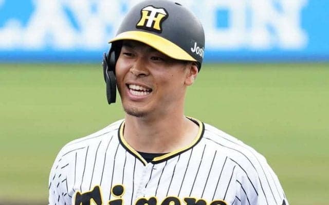 佐藤輝明の“衝撃弾道”が「バケモンだな」　滞空6秒…雨を切り裂く飛距離は「異次元」