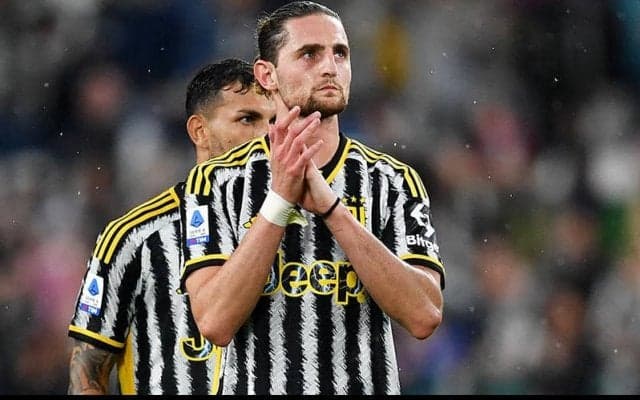 ユナイテッドがラビオ獲得に動く？　名物母は高額な年俸を要求