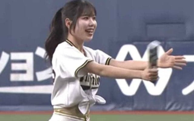 ミニスカ衣装で“後足ぴょんっ”が「みんなかわいい」　奇跡のコラボに興奮「キレキレ」