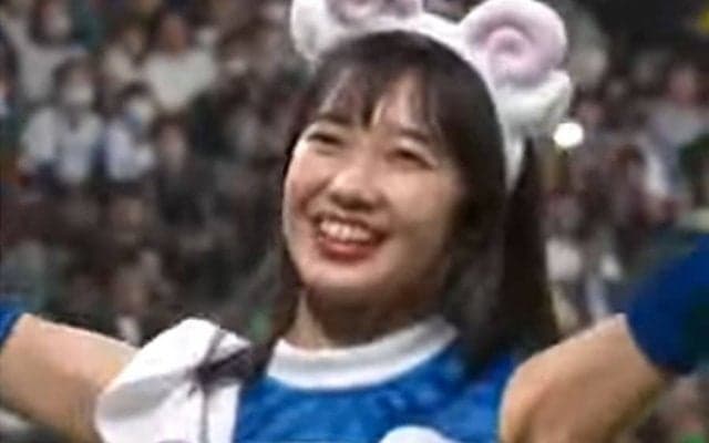 お腹チラ見せ「黒髪天使」にファン興奮　ひつじ耳の“激カワ”チアが「ずっと見てられる」