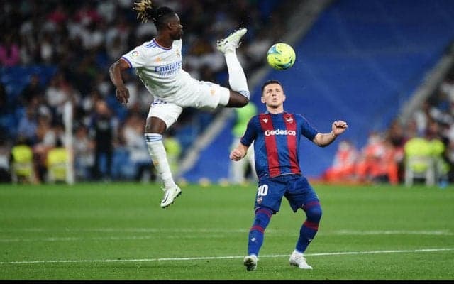 左ヒザに懸念のカマヴィンガは問題なし？ 17日のCL準決勝シティ戦に帯同